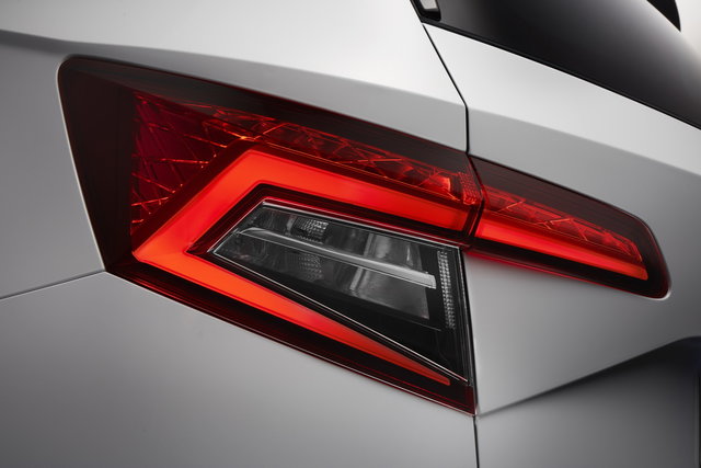 skoda karoq teaser 3
