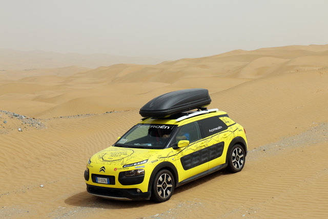 citroen c4 cactus avventura gialla 2017 23