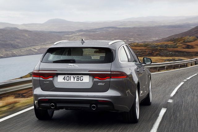 jaguar xf sportbrake 2017 17