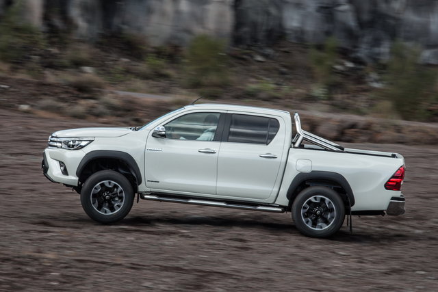 toyota hilux invincible50 4