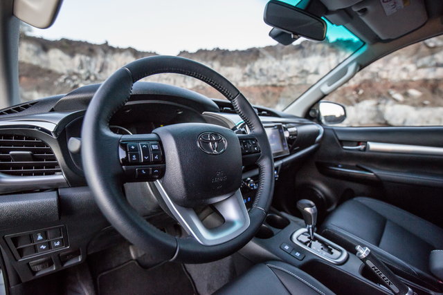 toyota hilux invincible50 7
