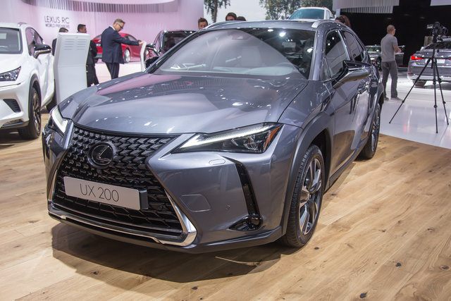 lexus ux 200 parigi 2018 6