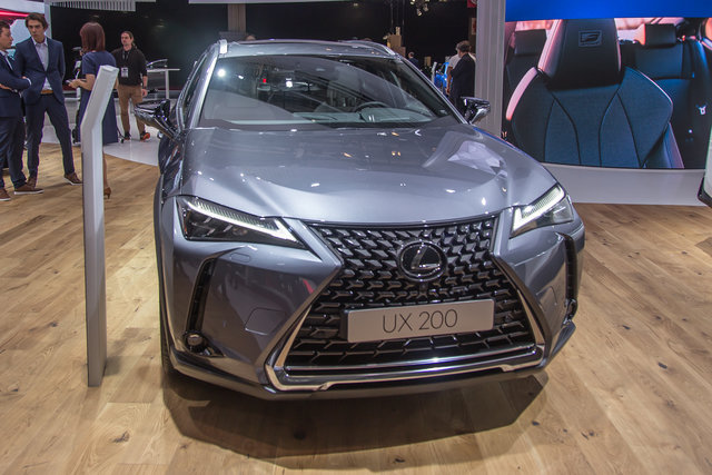 lexus ux 200 parigi 2018 7