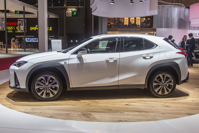 lexus ux 250h parigi 2018 3