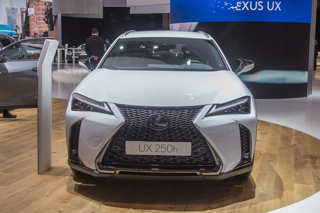 lexus ux 250h parigi 2018 4