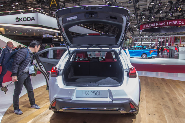 lexus ux 250h parigi 2018 5