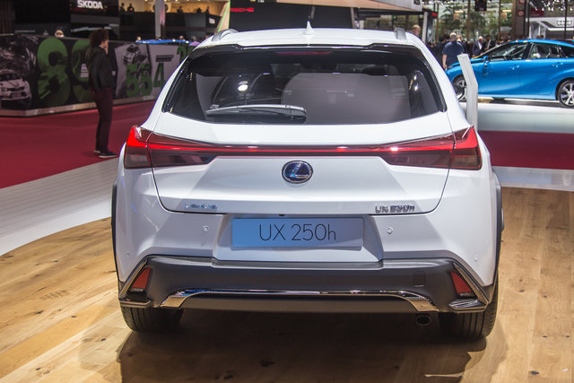 lexus ux 250h parigi 2018