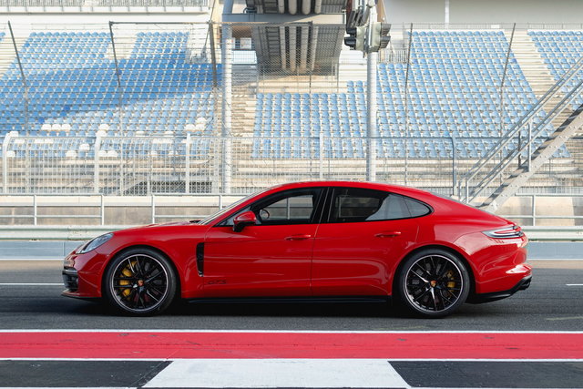 porsche panamera gts 01