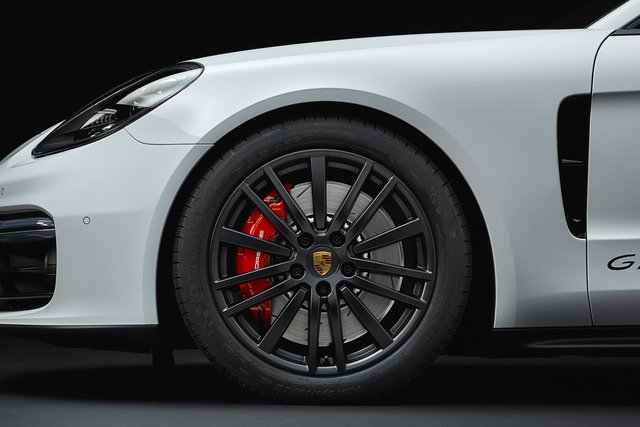 porsche panamera gts 05