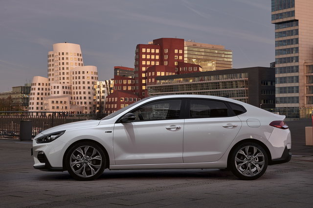 hyundai i30 fastback n line 2018 11 02