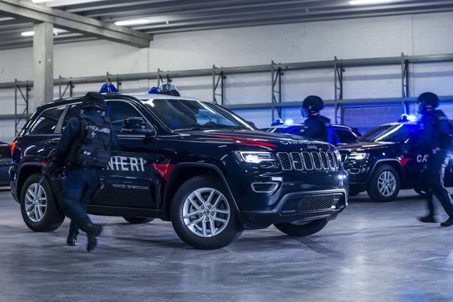 jeep grand cherokee carabinieri 01