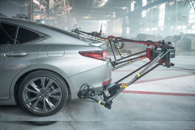 lexus es spot 3