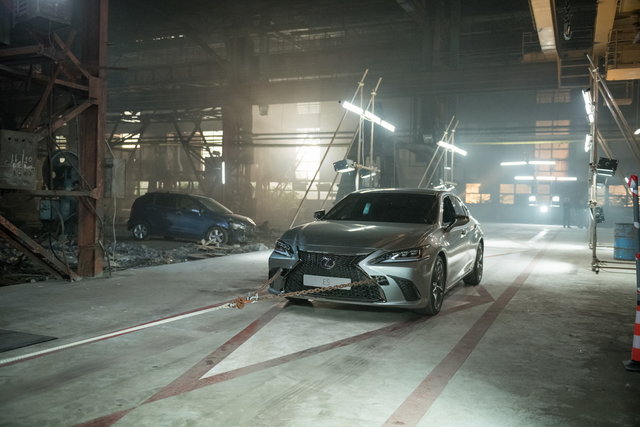 lexus es spot 5