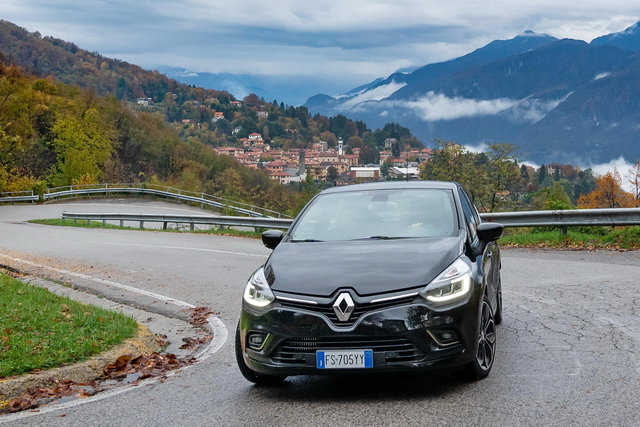 renault clio moschino 17