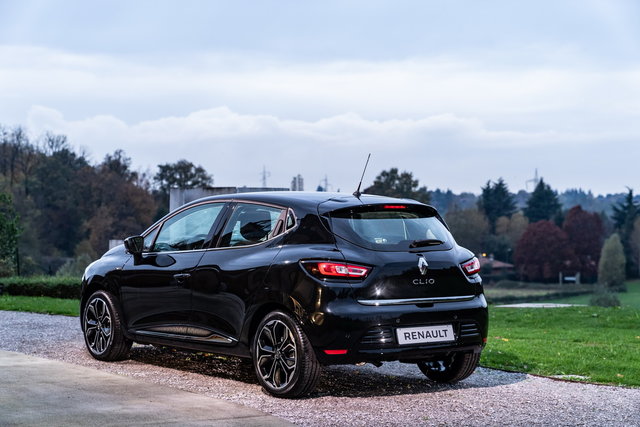 renault clio moschino 20