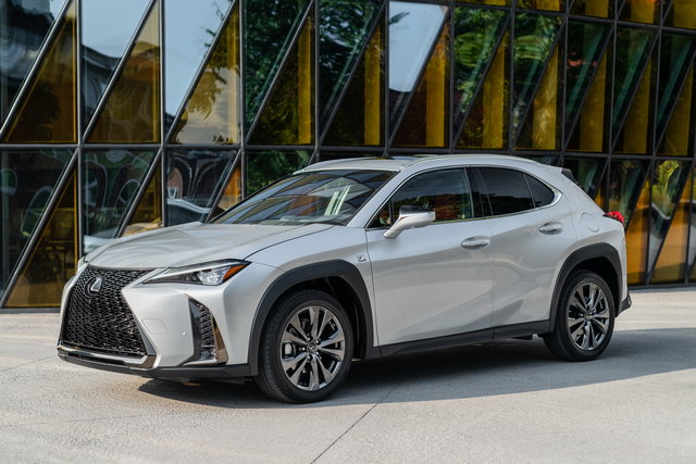 audi q3 lexus ux 04