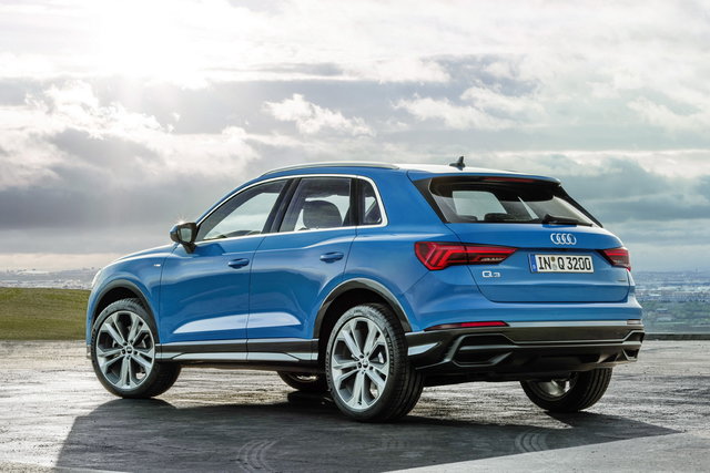 audi q3 lexus ux 06