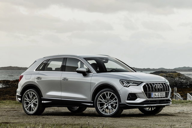 audi q3 lexus ux 08