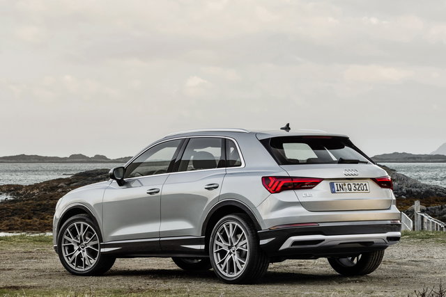 audi q3 lexus ux 09