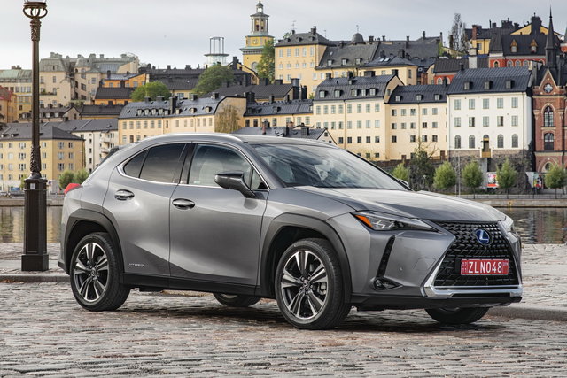 audi q3 lexus ux 11
