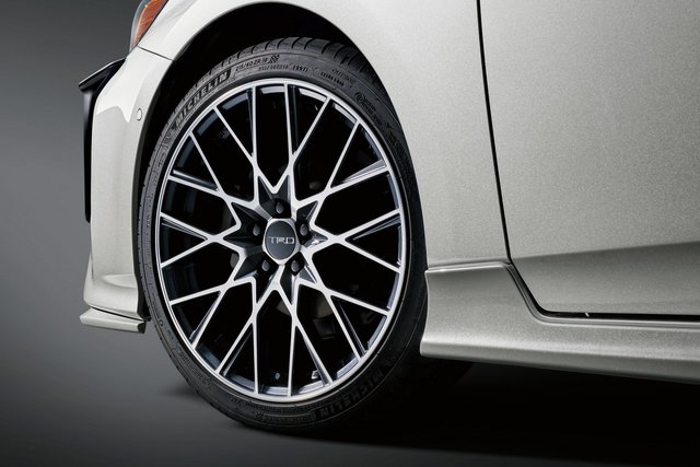 toyota prius 2019 trd 09