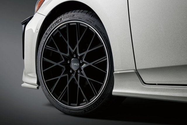 toyota prius 2019 trd 11