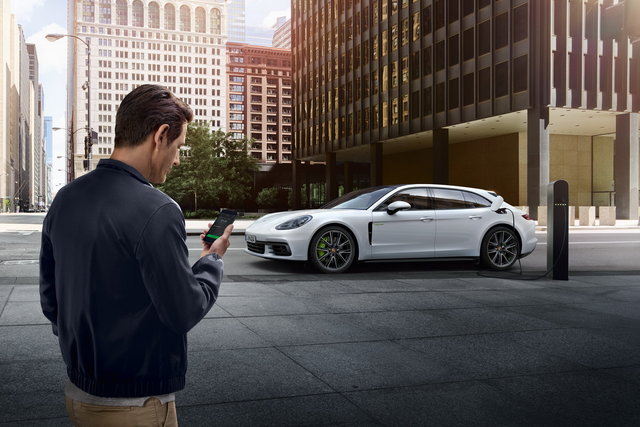 porsche charging ricarica colonnine 1