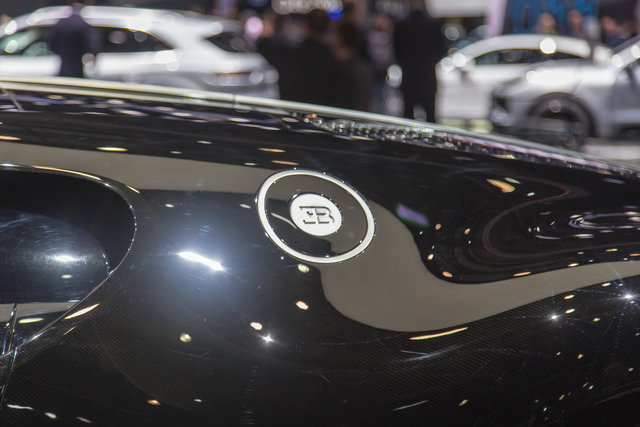 bugatti noir ginevra 2019 3