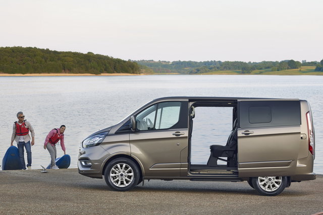 ford tourneo custom 2019 1