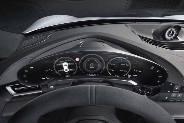 porsche taycan abitacolo 1