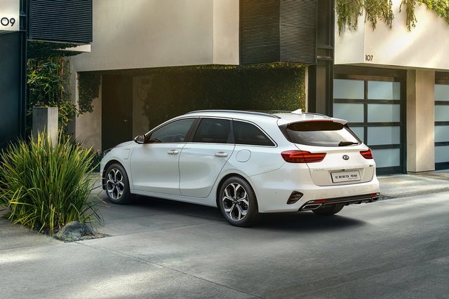kia ceed sportswagon phev 1