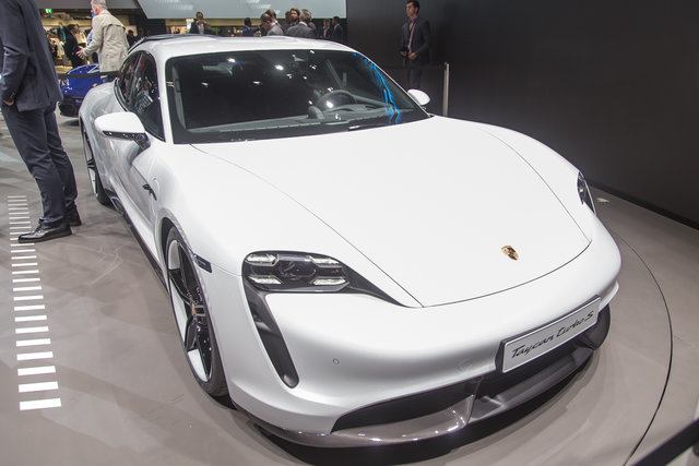 porsche taycan 2019 10