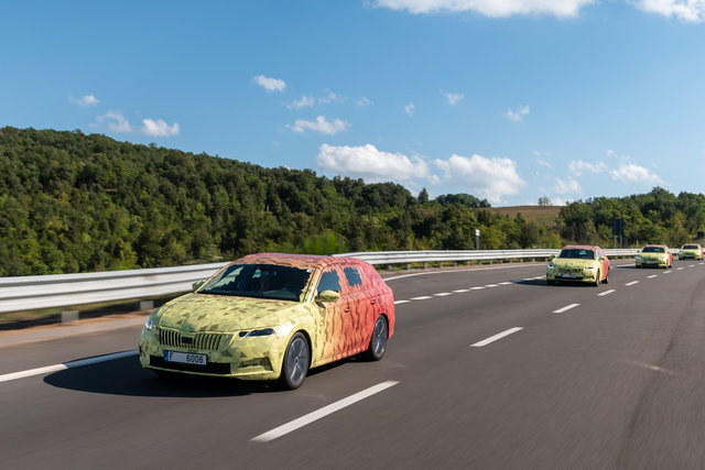 skoda octavia wagon covered drive 1