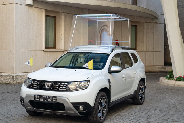 dacia duster papa francesco 8
