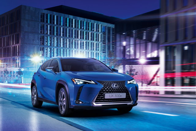 lexus ux 300e 11
