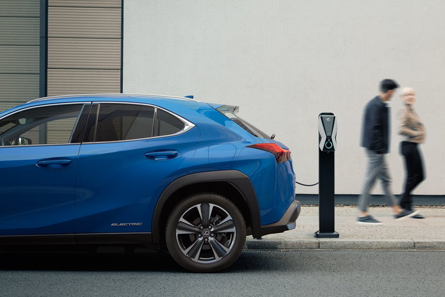 lexus ux 300e 20