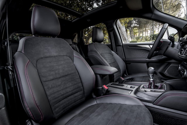ford kuga st line phev 01