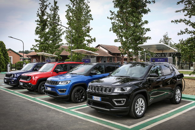 jeep compass 4xe jeep renegade 4xe 09
