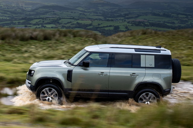 land rover defender 2020 09 47