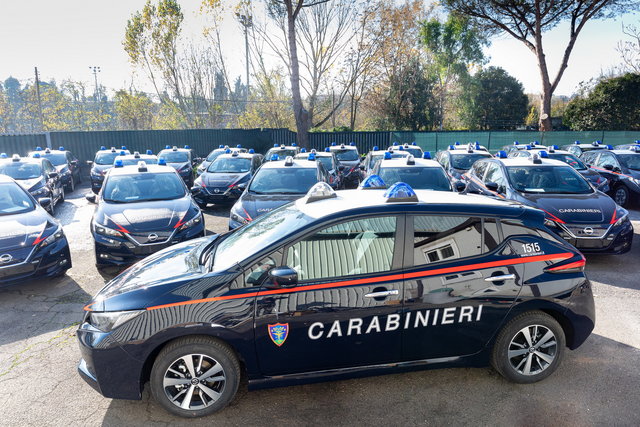 nissan leaf carabinieri 01