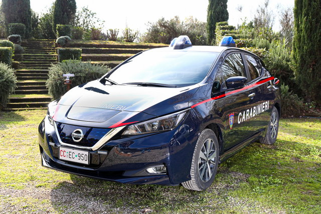 nissan leaf carabinieri 03