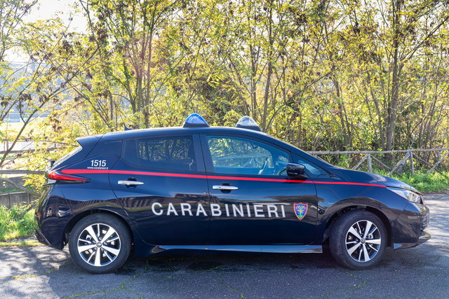 nissan leaf carabinieri 06