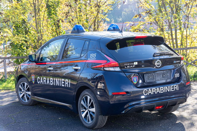 nissan leaf carabinieri 07