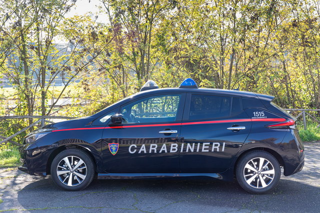 nissan leaf carabinieri 08