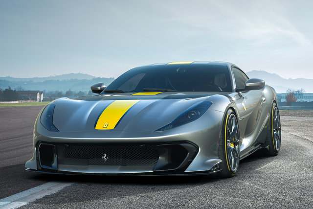 ferrari 812 competizione 2021 1