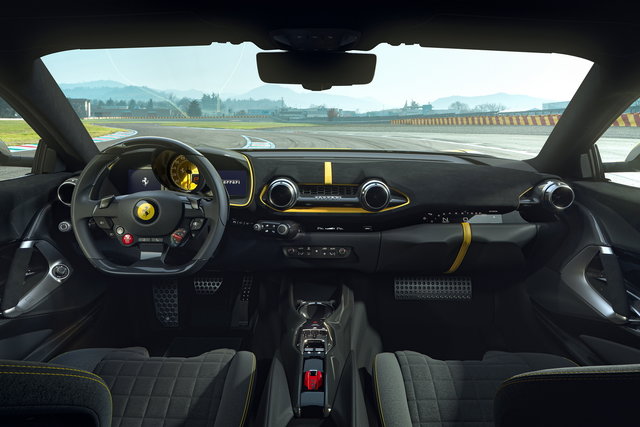ferrari 812 competizione 2021 3