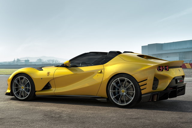 ferrari 812 competizione 2021 5