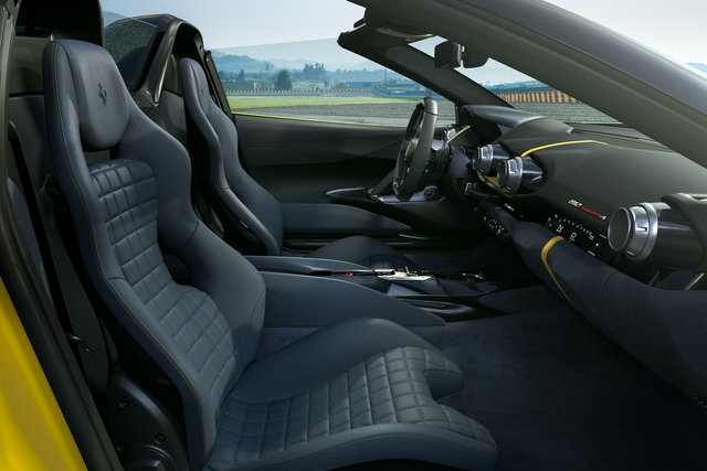 ferrari 812 competizione 2021 7