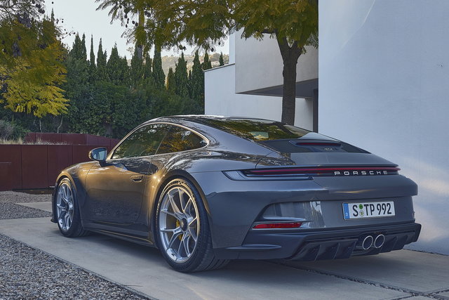porsche 911 gt3 touring 2021 02