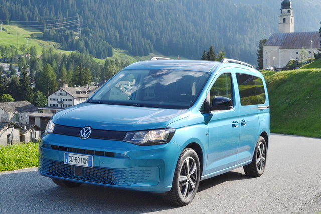 volkswagen caddy california 2021 08